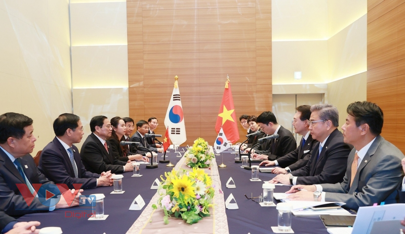 Thủ tướng Phạm Minh Chính gặp Tổng thống Hàn Quốc nhân dịp Hội nghị Thượng đỉnh G7 - Ảnh 2.