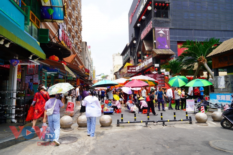 Người dân Trung Quốc hào hứng với hàng Việt tại cửa khẩu Đông Hưng, Quảng Tây - Ảnh 9.