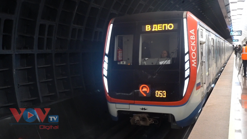 Trải nghiệm tuyến tàu điện ngầm dài nhất thế giới ở Nga - Ảnh 1.