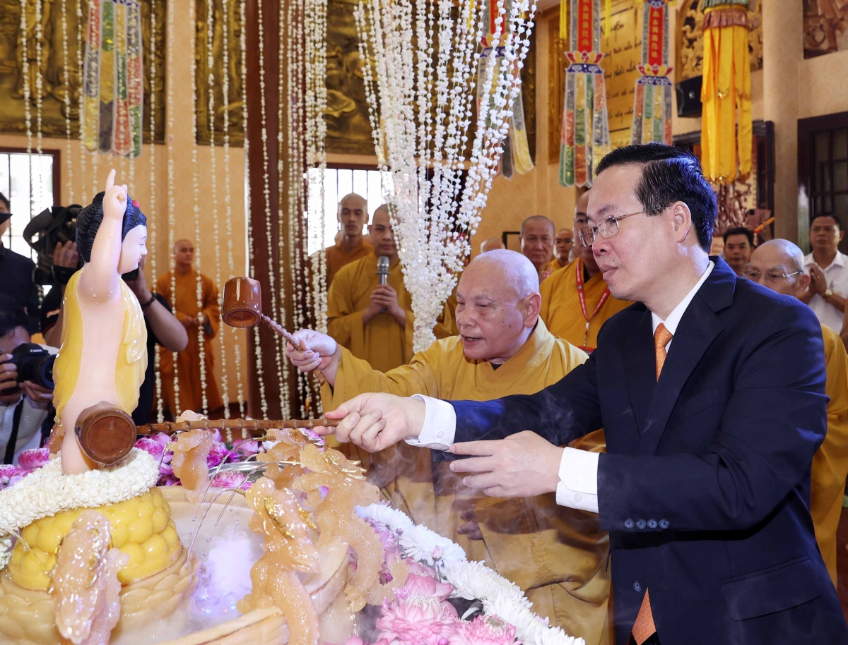 Chủ tịch nước chúc mừng Đại lễ Phật đản tại Thành phố Hồ Chí Minh - Ảnh 9.