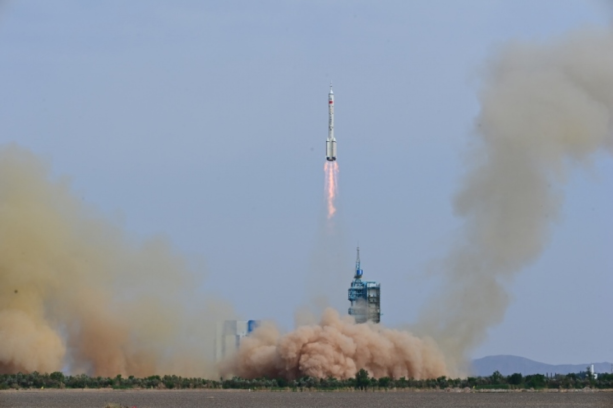 Trung Quốc phóng thành công tàu vũ trụ có người lái Thần Châu 16 - Ảnh 1.