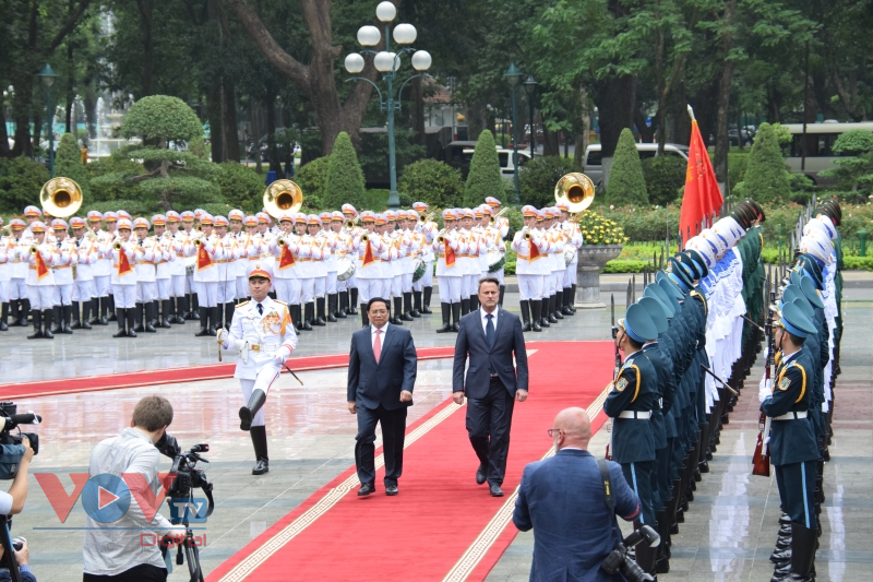 Thủ tướng Phạm Minh Chính chủ trì lễ đón Thủ tướng Đại Công quốc Luxembourg - Ảnh 9.