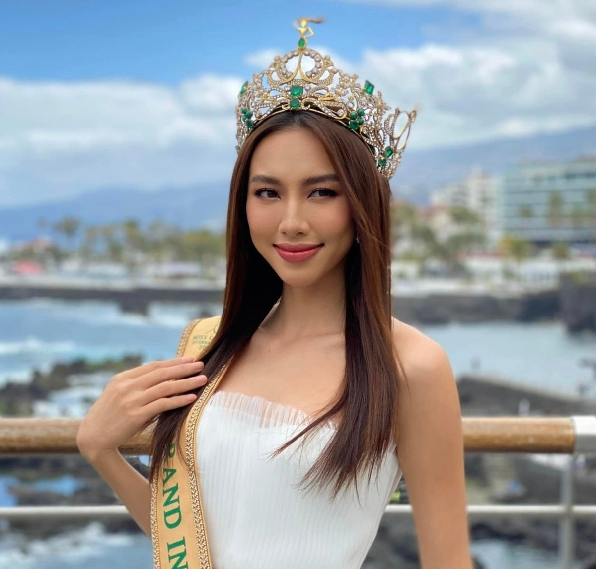 Hoa hậu Thùy Tiên vắng mặt trong vụ kiện 2,4 tỉ đồng - Ảnh 1.