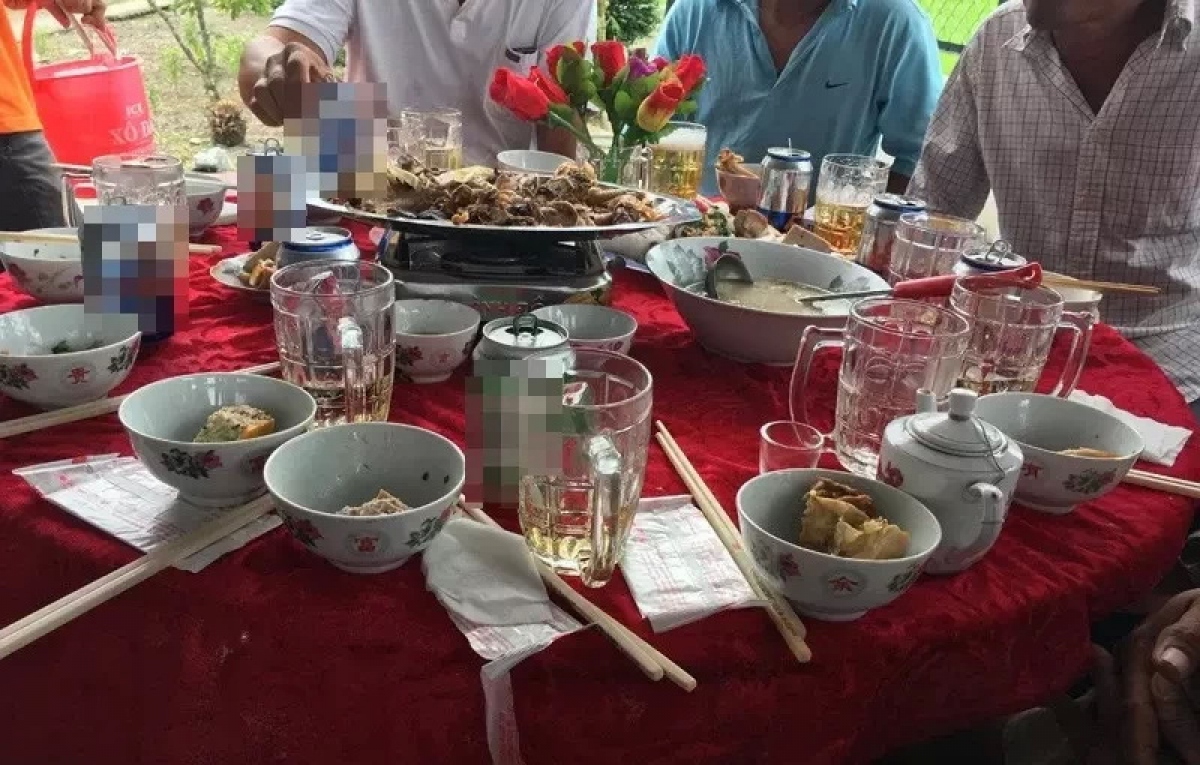 Quảng Trị: 48 người ngộ độc thực phẩm sau khi dự tiệc đám cưới - Ảnh 1.
