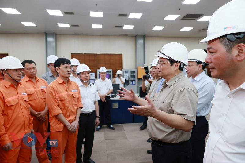 Thủ tướng kiểm tra thực trạng các đơn vị cung ứng điện và công tác khai thác, cung cấp than cho sản xuất điện. - Ảnh 8.