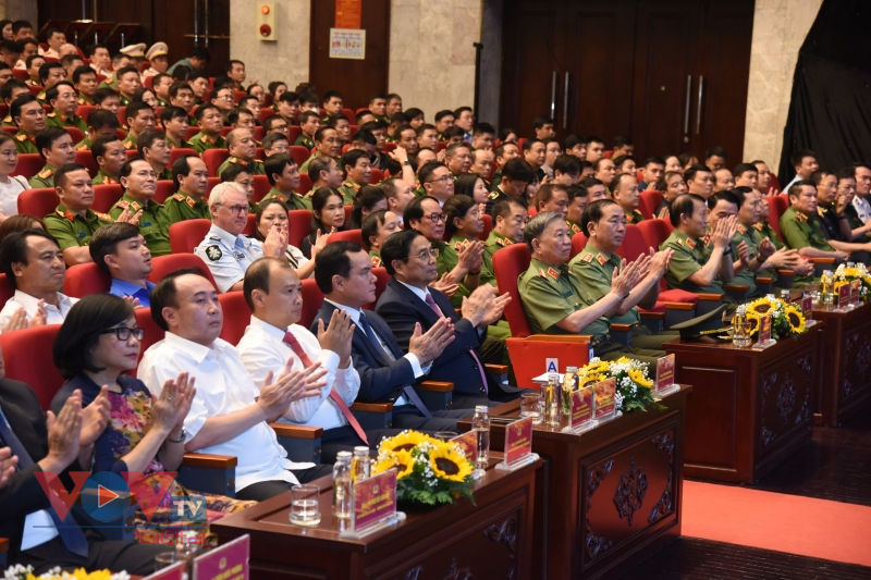 Thủ tướng Phạm Minh Chính dự Chương trình Khát vọng bình yên - Tôn vinh điển hình tiên tiến và hưởng ứng Tháng hành động phòng, chống ma túy - Ảnh 3.