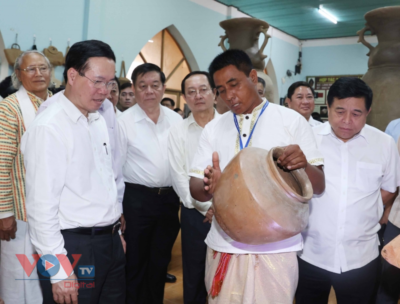 Chủ tịch nước dự Lễ đón Bằng UNESCO đối với nghệ thuật làm gốm của người Chăm - Ảnh 7.
