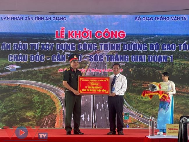 Thủ tướng tuyên bố khởi công 4 dự án thành phần thuộc Dự án cao tốc Châu Đốc - Cần Thơ - Sóc Trăng giai đoạn 1 - Ảnh 5.