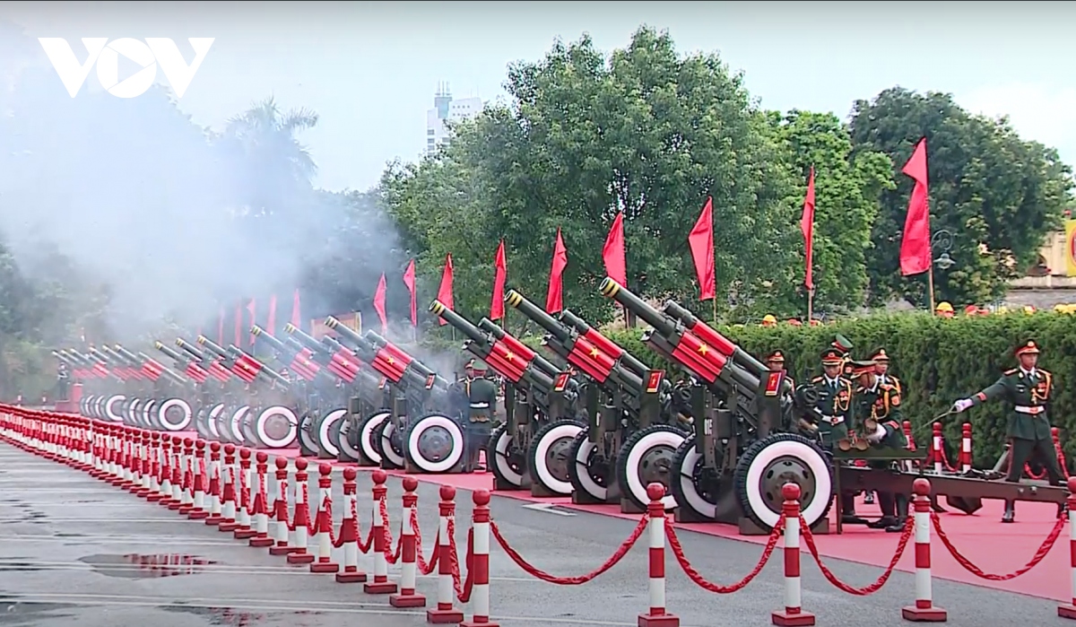Việt Nam bắn đại bác chào mừng Tổng thống Hàn Quốc và Phu nhân - Ảnh 3.