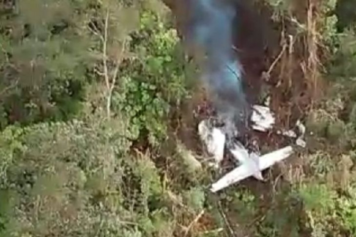 Ít hy vọng còn người sống sót sau vụ máy bay rơi tại Indonesia - Ảnh 1.