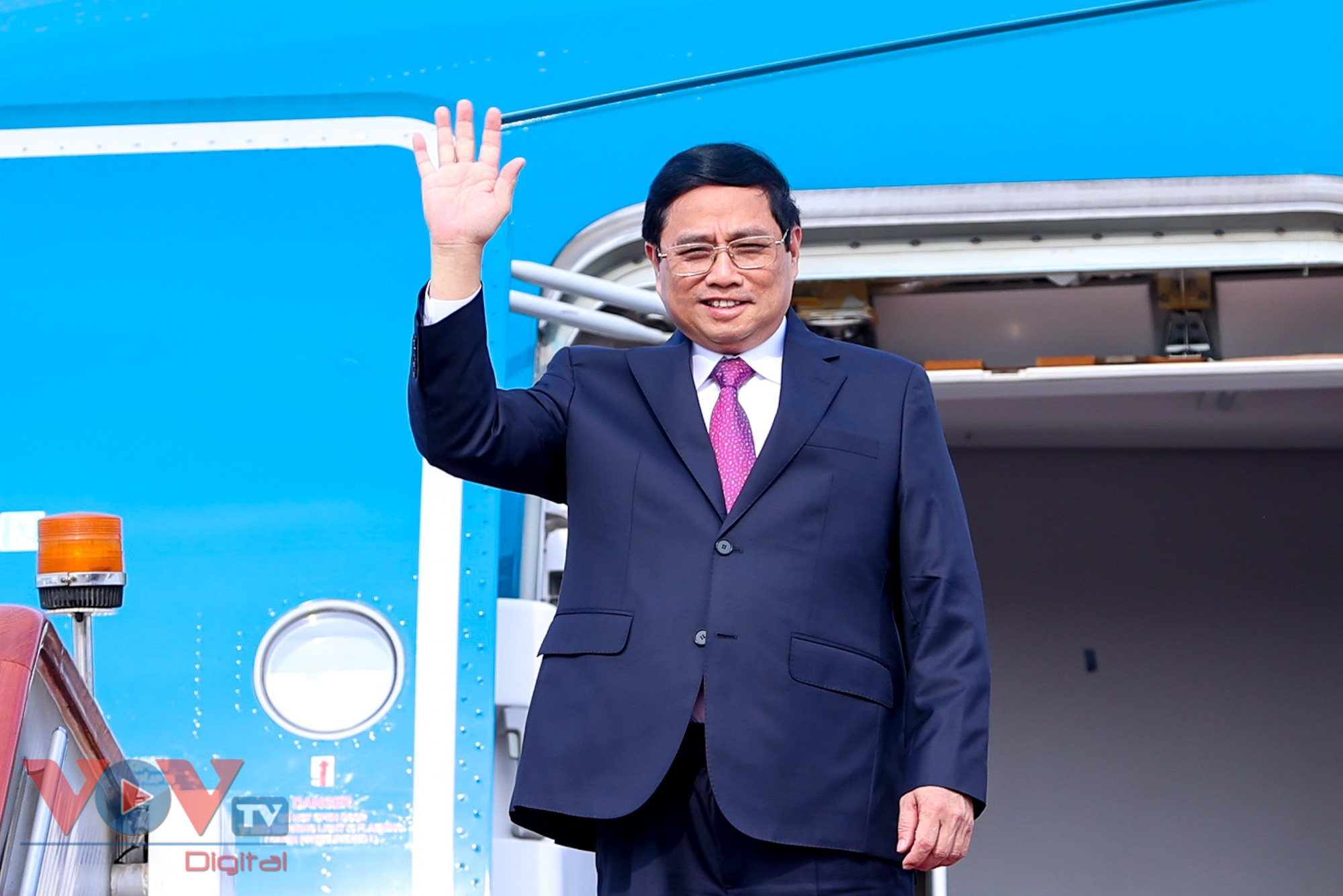 Thủ tướng Phạm Minh Chính tới Bắc Kinh, bắt đầu thăm chính thức Trung Quốc và dự Hội nghị Diễn đàn WEF  - Ảnh 1.