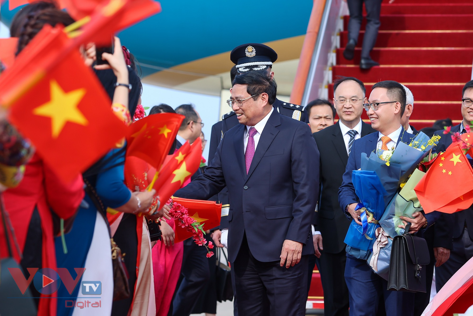 Thủ tướng Phạm Minh Chính tới Bắc Kinh, bắt đầu thăm chính thức Trung Quốc và dự Hội nghị Diễn đàn WEF  - Ảnh 3.