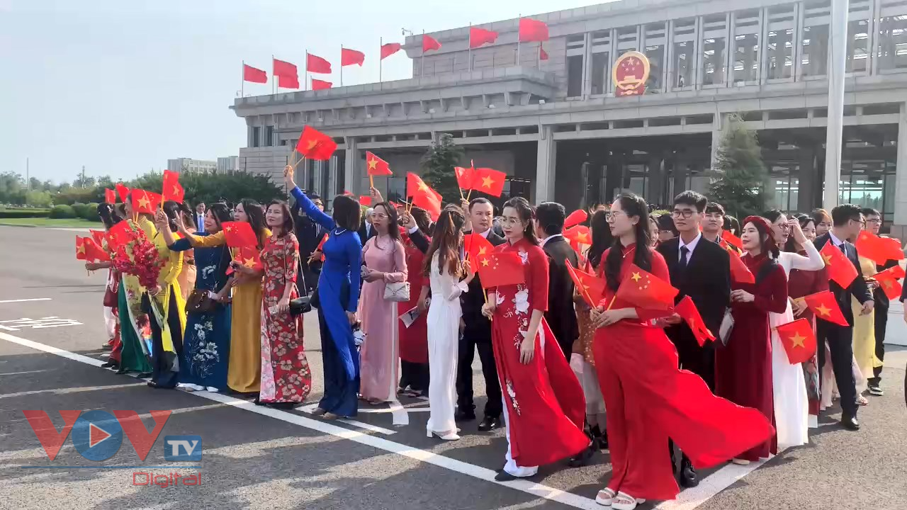 Thủ tướng Phạm Minh Chính tới Bắc Kinh, bắt đầu thăm chính thức Trung Quốc và dự Hội nghị Diễn đàn WEF  - Ảnh 5.