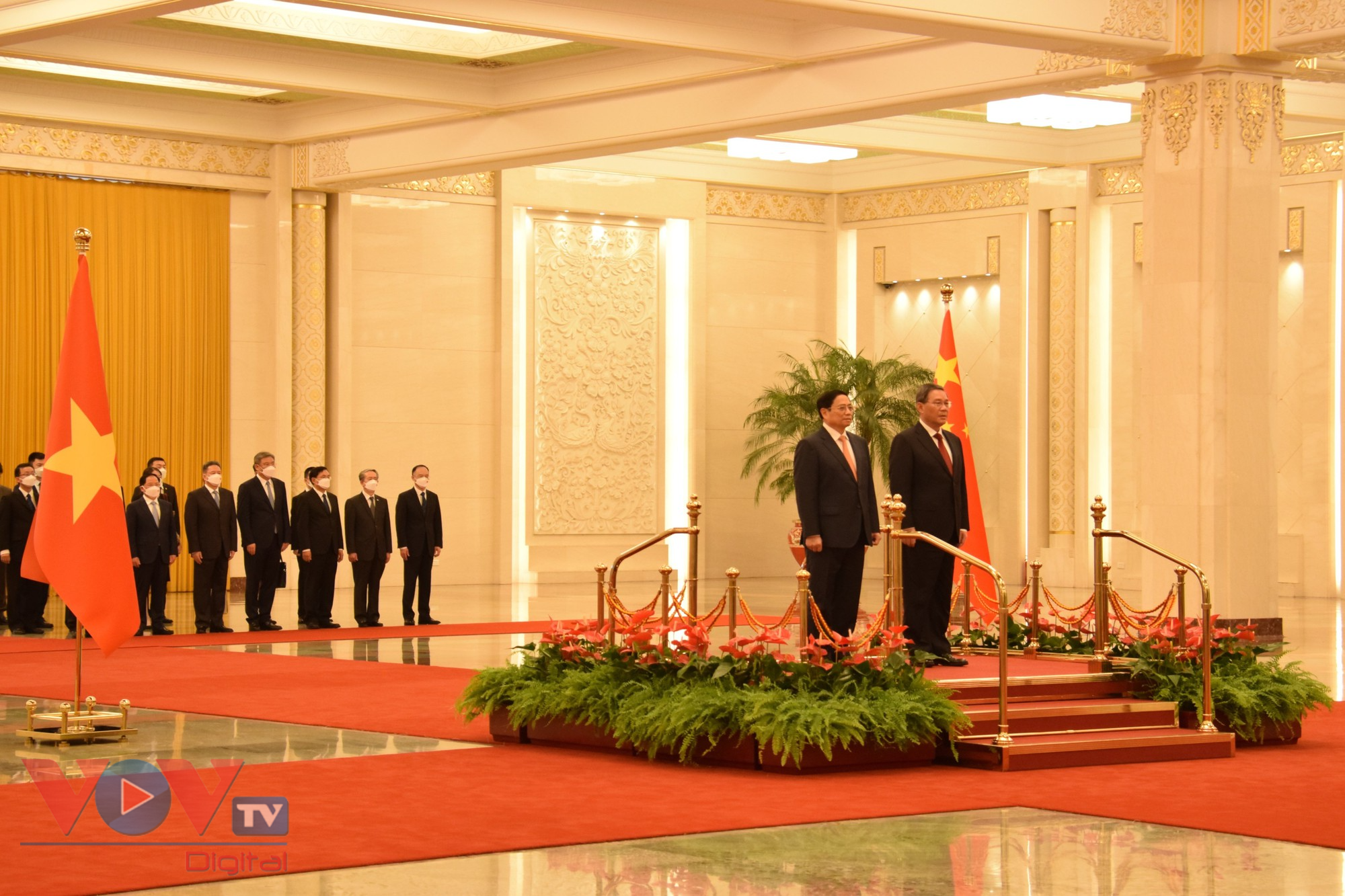 Thủ tướng Lý Cường chủ trì Lễ đón Thủ tướng Phạm Minh Chính thăm chính thức Trung Quốc - Ảnh 2.