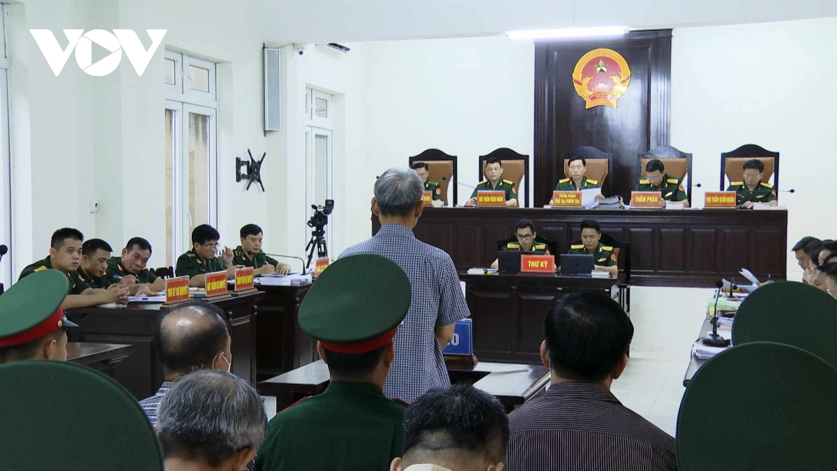 5 cựu tướng lĩnh Cảnh sát biển hầu tòa vụ tham ô 50 tỷ đồng - Ảnh 2.