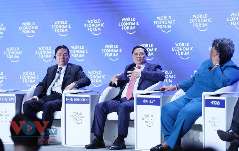 Thủ tướng Chính phủ tham dự và phát biểu tại phiên thảo luận đầu tiên của Hội nghị WEF Thiên Tân - Ảnh 1.
