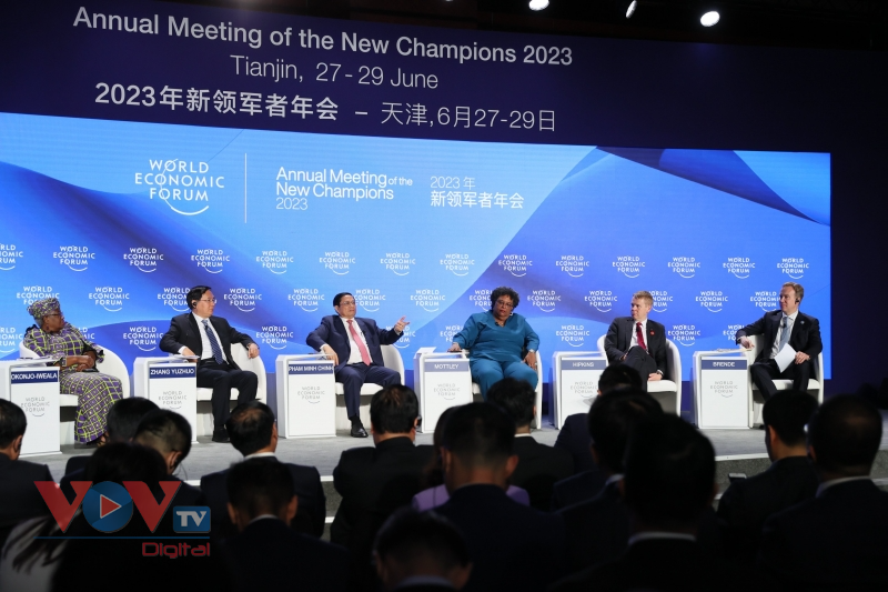 Thủ tướng Chính phủ tham dự và phát biểu tại phiên thảo luận đầu tiên của Hội nghị WEF Thiên Tân - Ảnh 4.