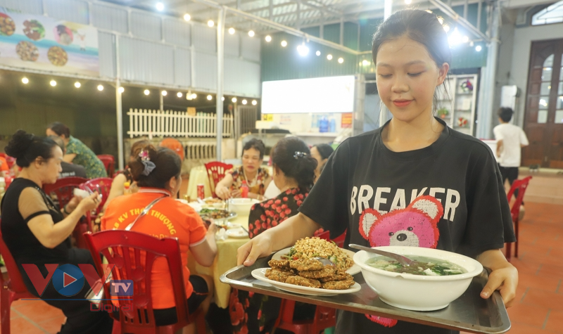 Độc lạ món ăn “10 chân 4 mắt” ở Quảng Ninh - Ảnh 8.