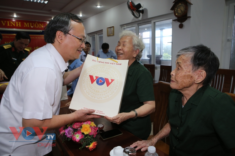 Tổng Giám đốc VOV dẫn đầu đoàn công tác tri ân Anh hùng liệt sỹ tại Đà Nẵng - Ảnh 8.