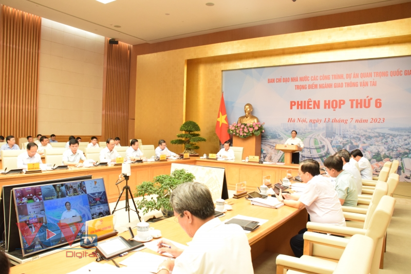 Thủ tướng Phạm Minh Chính chủ trì họp về các dự án quan trọng quốc gia ngành giao thông vận tải - Ảnh 4.