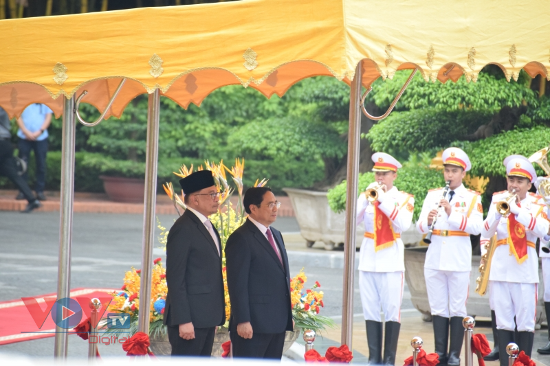 Thủ tướng Chính phủ Phạm Minh Chính đón và Hội đàm với Thủ tướng Malaysia Anwar Ibrahim - Ảnh 2.