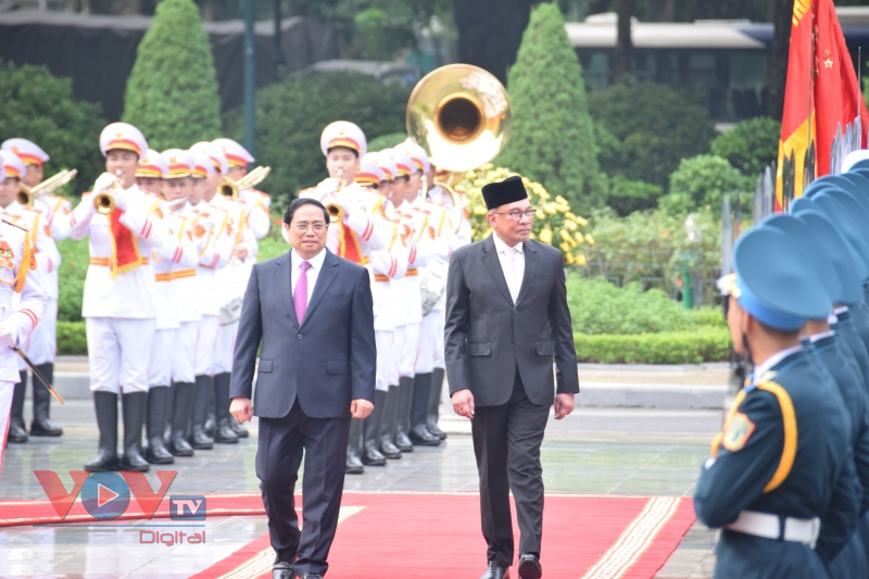 Thủ tướng Chính phủ Phạm Minh Chính đón và Hội đàm với Thủ tướng Malaysia Anwar Ibrahim - Ảnh 4.