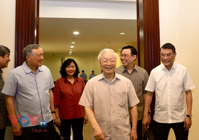 Tổng Bí thư Nguyễn Phú Trọng chủ trì họp Bộ Chính trị cho ý kiến về tình hình kinh tế - xã hội - Ảnh 1.