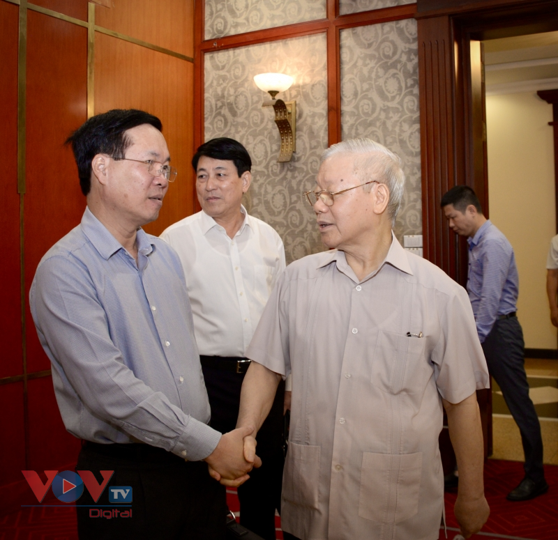 Tổng Bí thư Nguyễn Phú Trọng chủ trì họp Bộ Chính trị cho ý kiến về tình hình kinh tế - xã hội - Ảnh 2.