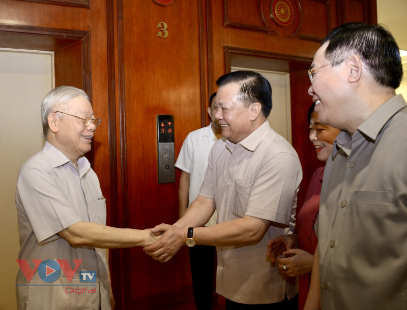 Tổng Bí thư Nguyễn Phú Trọng chủ trì họp Bộ Chính trị cho ý kiến về tình hình kinh tế - xã hội - Ảnh 3.