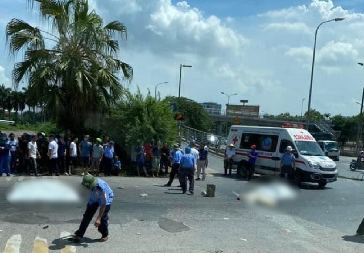 Xe tải va chạm với xe máy khiến 3 người tử vong ở Hà Nội - Ảnh 1.
