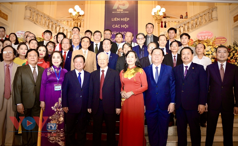 Tổng Bí thư Nguyễn Phú Trọng dự lễ kỉ niệm 75 năm thành lập Liên hiệp các Hội VHNT Việt Nam - Ảnh 1.