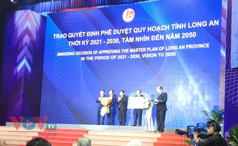 Thủ tướng Chính phủ Phạm Minh Chính dự Hội nghị công bố Quy hoạch và XTĐT tỉnh Long An - Ảnh 2.