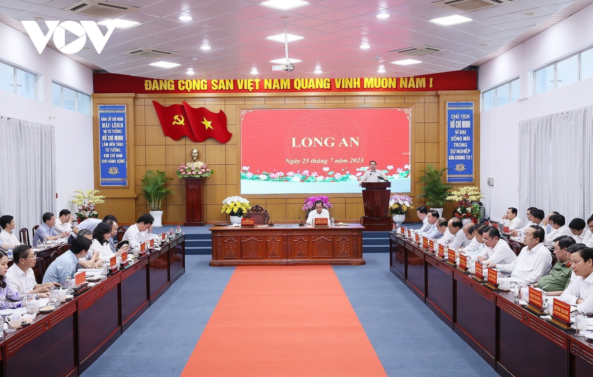 Thủ tướng Phạm Minh Chính làm việc với Lãnh đạo tỉnh Long An - Ảnh 3.