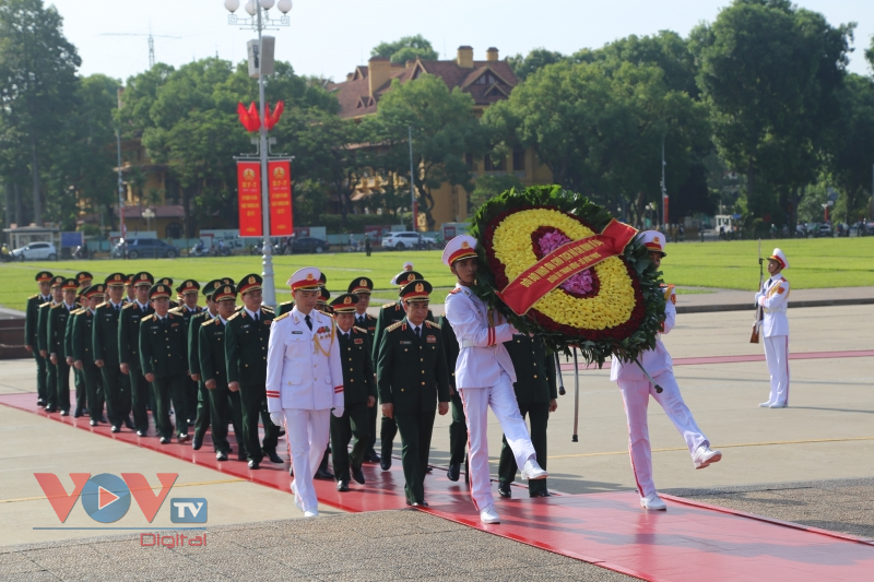 Lãnh đạo Đảng, Nhà nước tưởng niệm các Anh hùng liệt sỹ và vào Lăng viếng Chủ tịch Hồ Chí Minh - Ảnh 7.