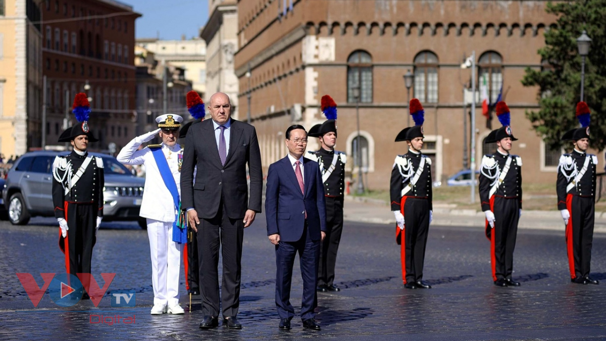 Chủ tịch nước Võ Văn Thưởng đặt vòng hoa tại Đài Tổ quốc Thủ đô Roma - Ảnh 7.