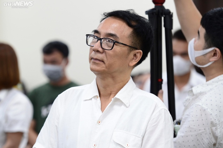 Cựu Cục phó Cục Quản lý thị trường Trần Hùng lĩnh 9 năm tù tội nhận hối lộ - Ảnh 1.