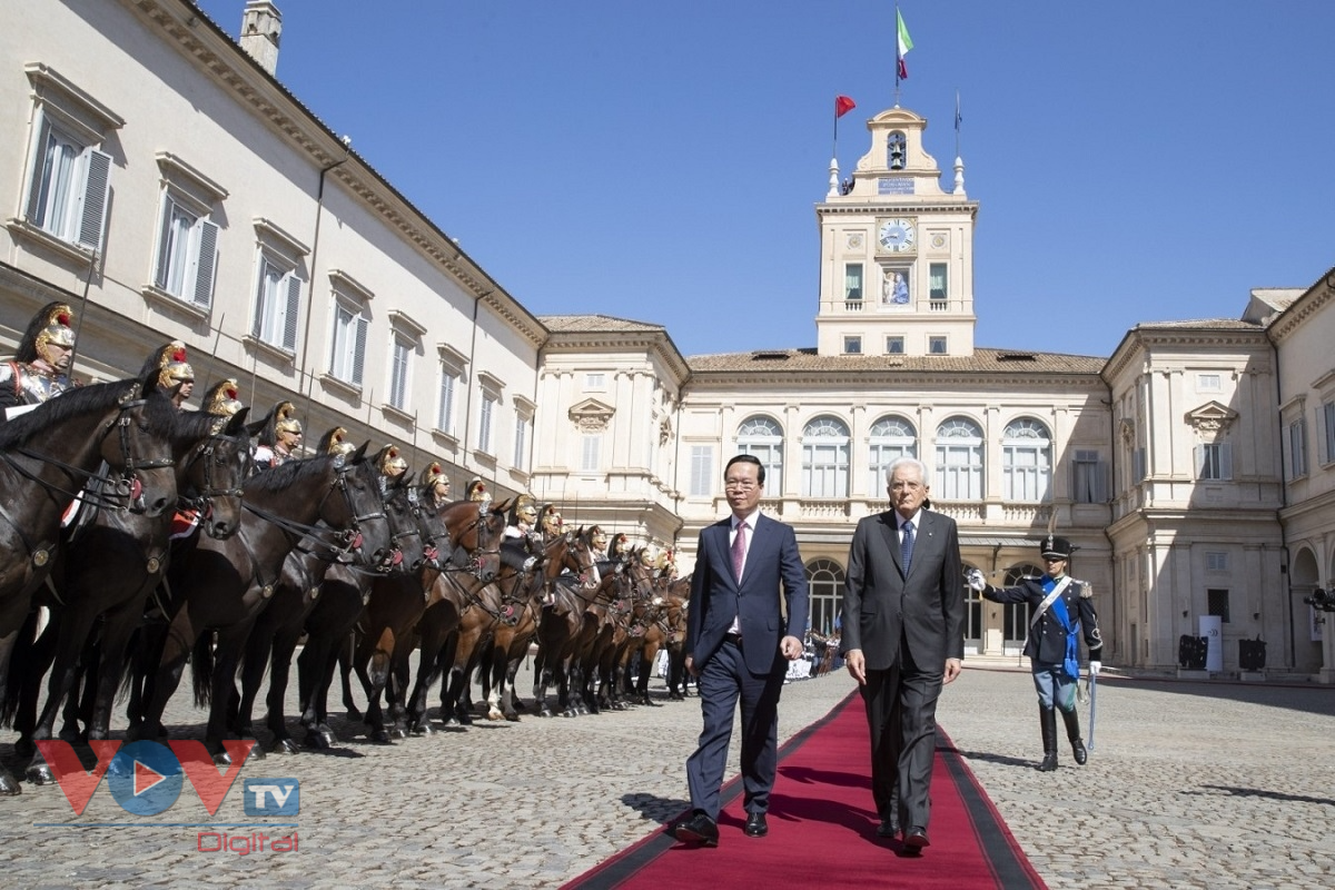 Tổng thống Italy và con gái chủ trì lễ tiễn chính thức Chủ tịch nước và phu nhân - Ảnh 2.