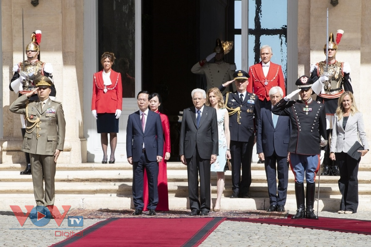 Tổng thống Italy và con gái chủ trì lễ tiễn chính thức Chủ tịch nước và phu nhân - Ảnh 3.