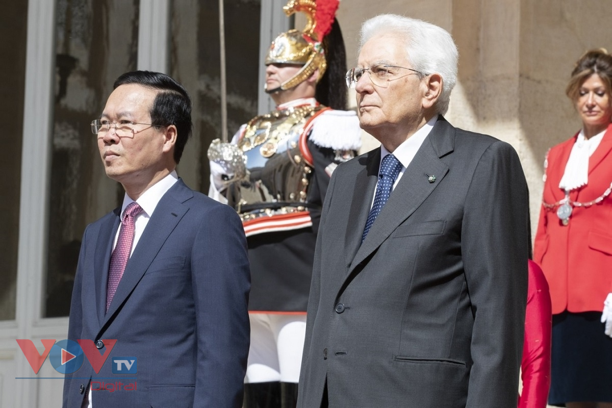 Tổng thống Italy và con gái chủ trì lễ tiễn chính thức Chủ tịch nước và phu nhân - Ảnh 4.