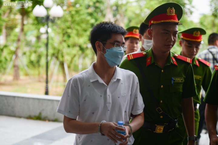 HĐXX: Hoàng Văn Hưng không bị oan, đã nhận 800.000 USD, hứa chạy án - Ảnh 1.