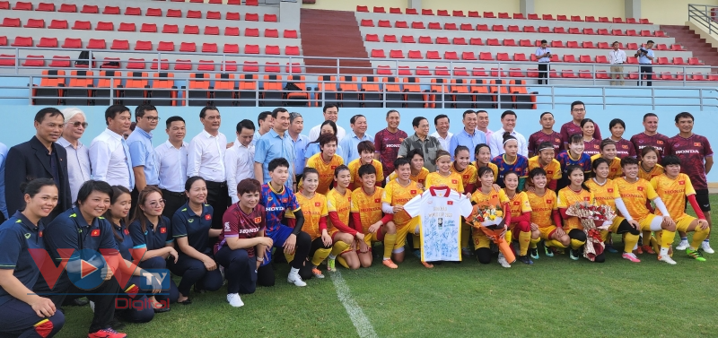 Thủ tướng Phạm Minh Chính gặp mặt, động viên Đội tuyển bóng đá nữ Việt Nam trước khi lên đường dự FIFA World Cup 2023 - Ảnh 2.