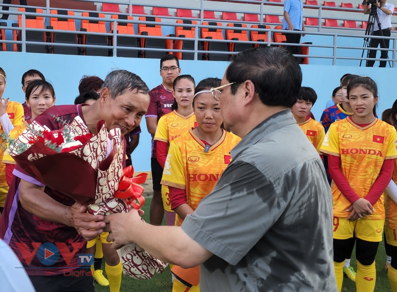 Thủ tướng Phạm Minh Chính gặp mặt, động viên Đội tuyển bóng đá nữ Việt Nam trước khi lên đường dự FIFA World Cup 2023 - Ảnh 3.