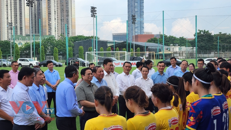 Thủ tướng Phạm Minh Chính gặp mặt, động viên Đội tuyển bóng đá nữ Việt Nam trước khi lên đường dự FIFA World Cup 2023 - Ảnh 4.