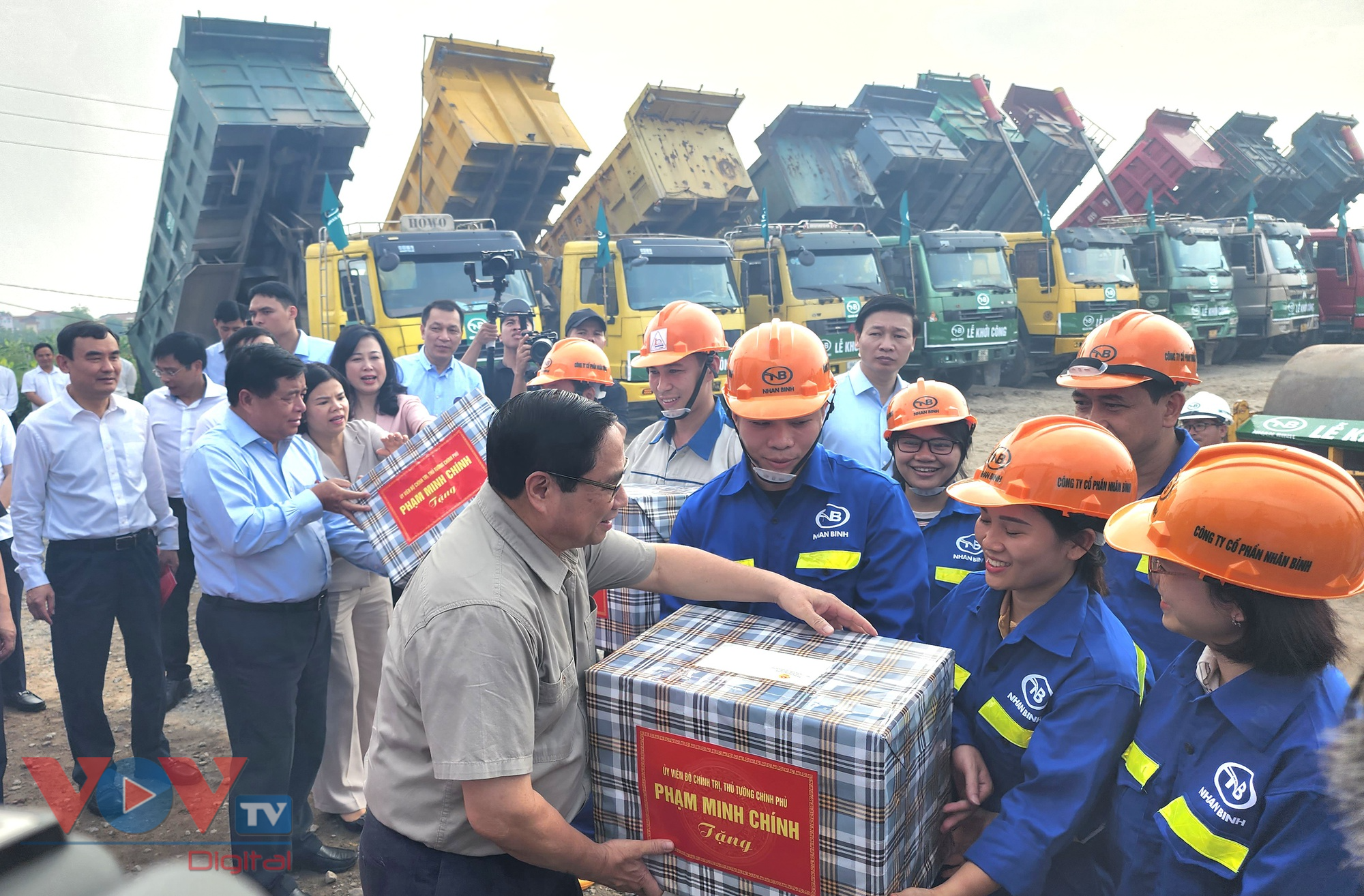 Thủ tướng Phạm Minh Chính dự lễ khởi công các dự án giao thông trọng điểm tỉnh Bắc Ninh - Ảnh 5.