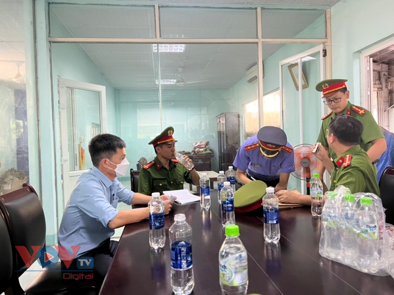 Bắt 2 Phó Giám đốc trung tâm đăng kiểm xe cơ giới ở tỉnh Quảng Bình - Ảnh 2.