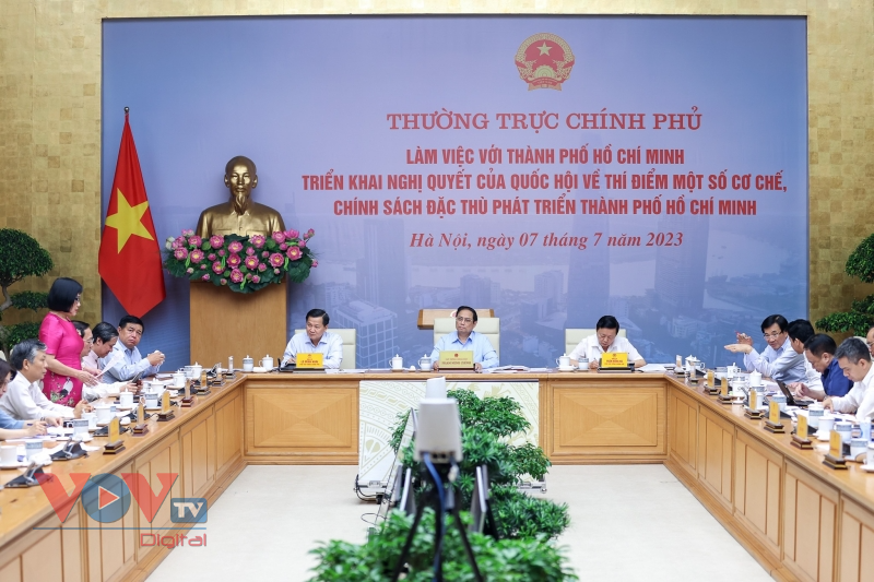 Thủ tướng Phạm Minh Chính chủ trì cuộc làm việc của Thường trực Chính phủ với TP.HCM - Ảnh 1.