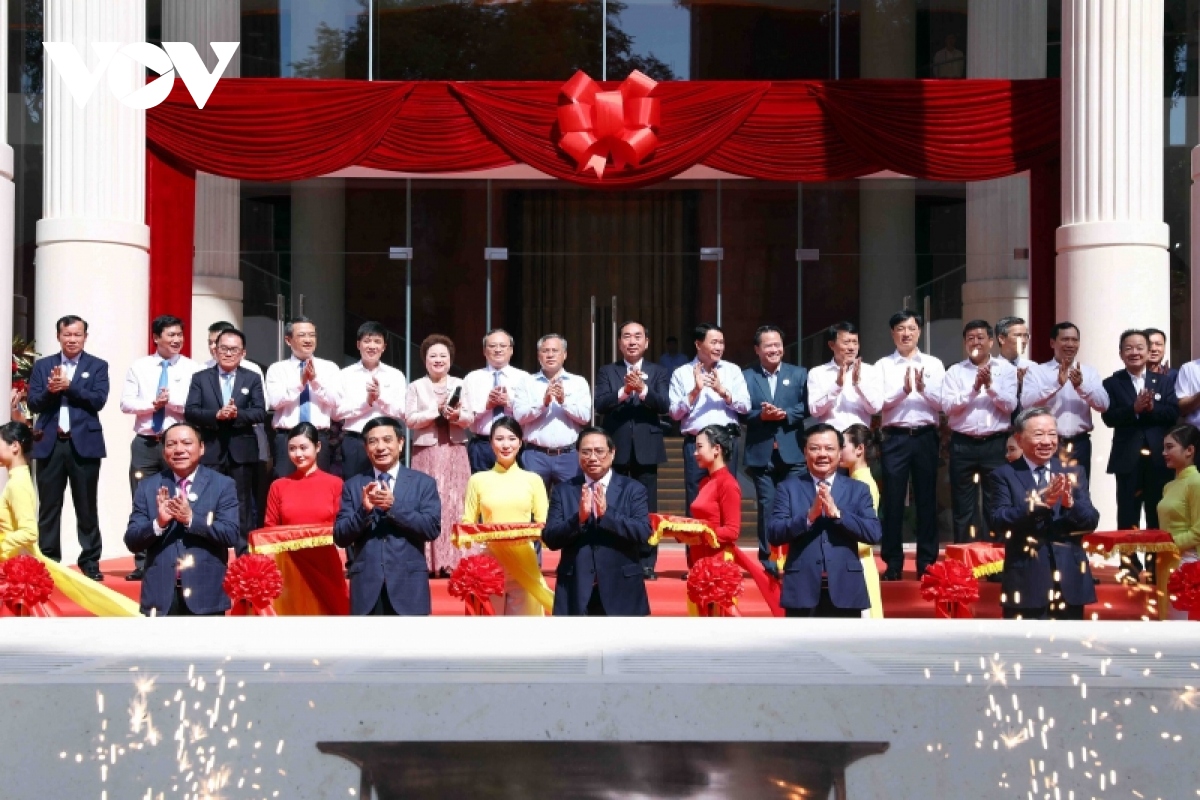 Thủ tướng: Nhà hát Hồ Gươm góp phần tô thắm thêm biểu tượng của TP Hà Nội - Ảnh 1.