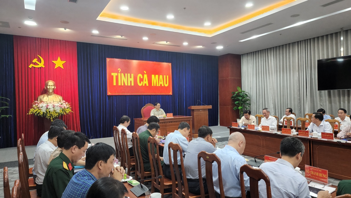 Thủ tướng khảo sát tình hình sạt lở tại các tỉnh Cà Mau, Sóc Trăng, Bạc Liêu - Ảnh 6.