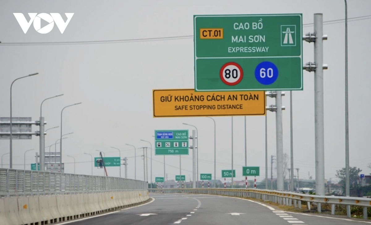 Nghịch lý cao tốc vừa thông xe chỉ giới hạn 80 km/h, QL1 cũ cho chạy 90 km/h - Ảnh 1.