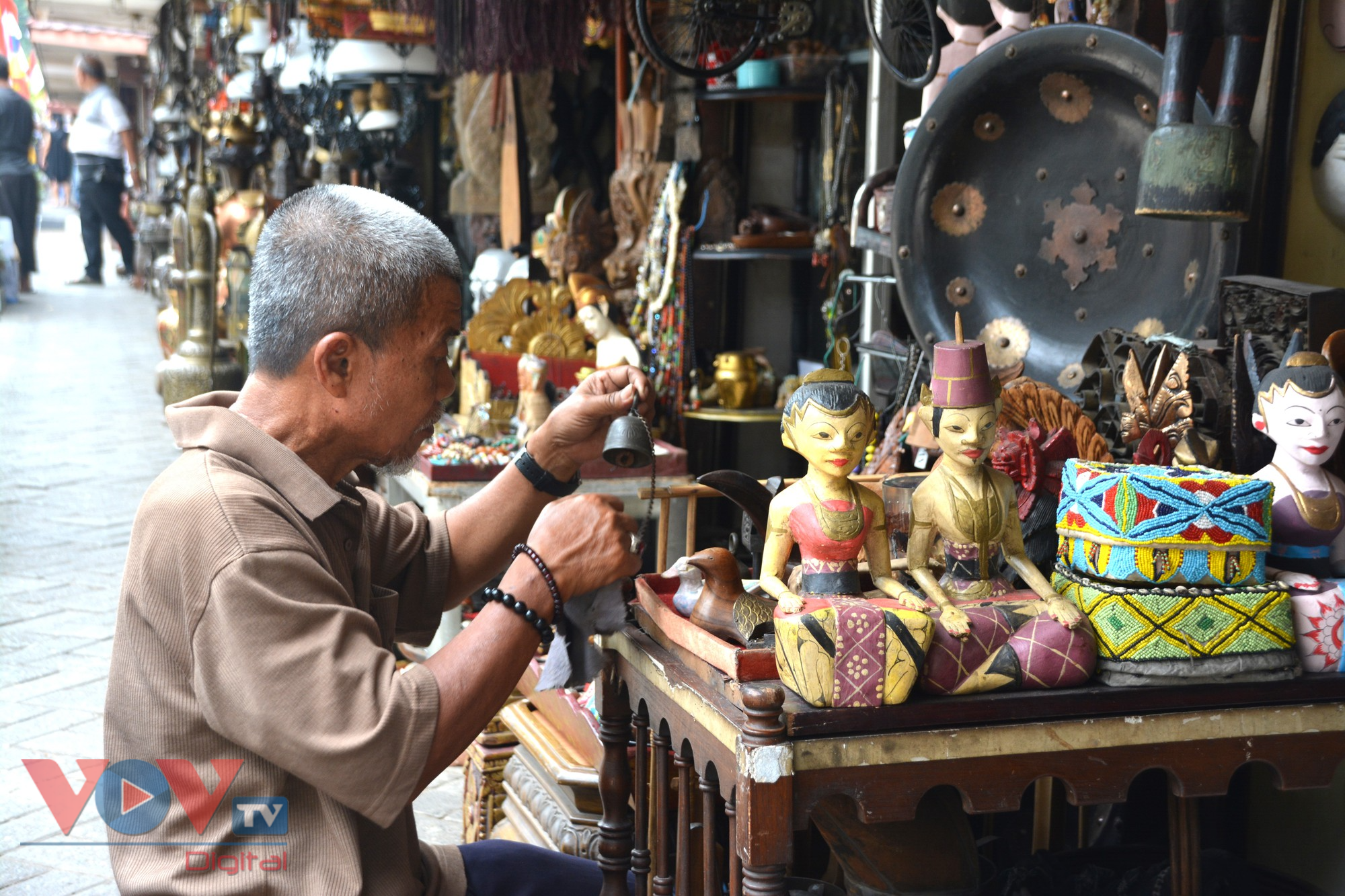 Khám phá khu chợ đồ cổ ở Jakarta - Ảnh 17.